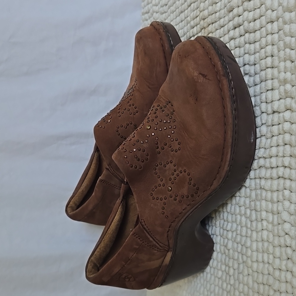 Ariat Strathmore‎ Brown Nubuck Leather Studded Slip On Comfort Clog size 9.5B